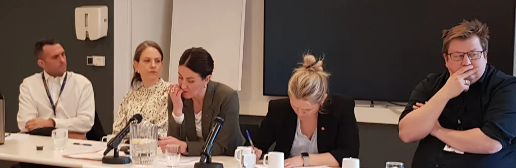 Tilstede fra departementene (fra venstre): Kjetil Vevle (AID), Ingrid Marie Vaag Endrerud (AID), Tonje Brenna (AID) og Ellen Rønning-Arnesen (HOD) og Martin Østtveit-Moe (KDD)
