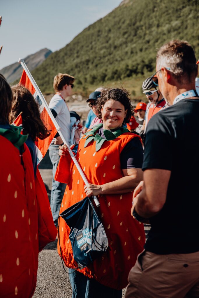 FOLKELIV: Publikum langs løypa i Arctic Race of Norway er kjent for å lage liv og røre. Foto: ARN/Bjørn Nikolas Rognså.
