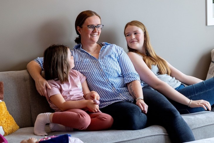 Iselin har BRCA1-mutasjon og har hatt flere forebyggende operasjoner. Hun syntes det var verst å fjerne egglederne. – Jeg mistet en del av meg som er viktig som kvinne. Nå har jeg ikke mulighet til å få flere barn.