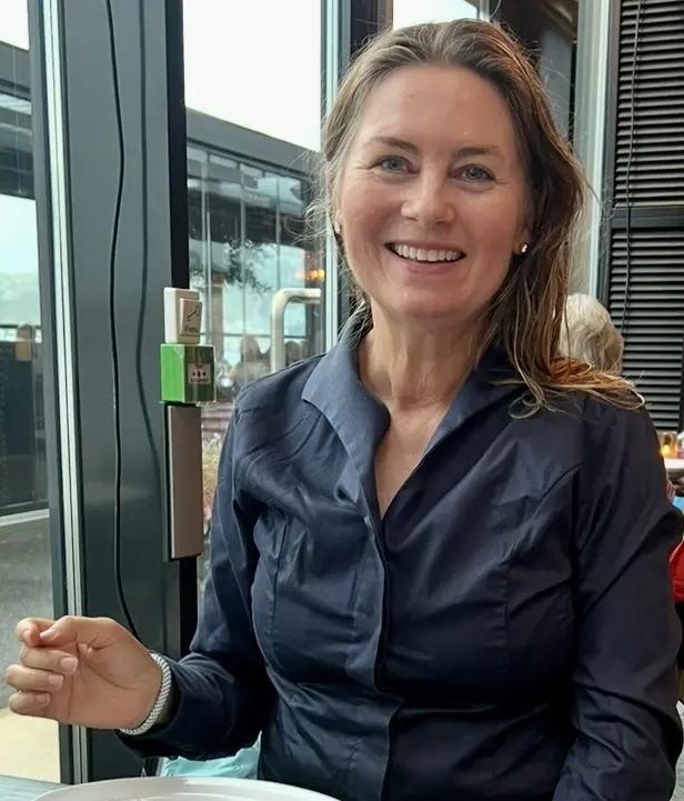 Kari (55) har uhelbredelig brystkreft og regner med at hun vil behøve Trodelvy en gang i framtiden. I dag er medisinen kun tilgjengelig for henne i det private.