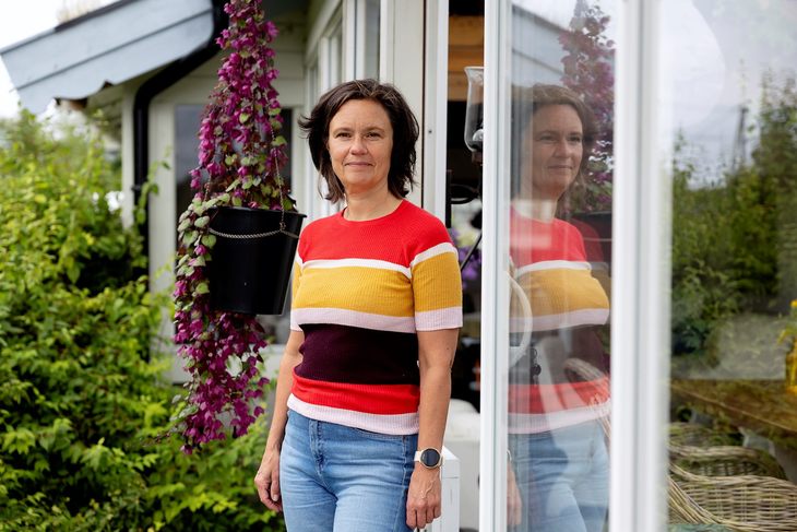 – Jeg er veldig opptatt av jobben min. Jeg trives godt, og det gøyeste jeg vet er når vi i ledergruppa får til ting sammen, sier Vibekke Hellesund. På arbeidsplassen hennes er de tre kvinner som har hatt brystkreft det siste halvannet året, og alle er nå tilbake i full jobb.