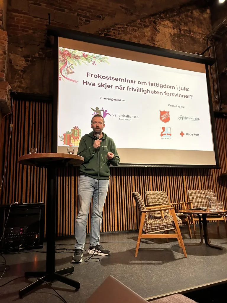 Daglig leder ved Matsentralen Oslo, Cristiano Aubert, holdt et sterkt innlegg om det økende behovet for mathjelp. Foto Velferdsalliansen EAPN Norway