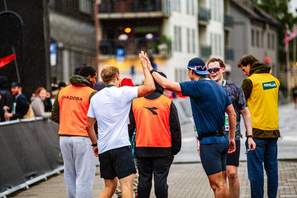 FELLESSKAP: Bodø Run Festival melder om en respektfull og verdig gjennomføring av løpsfestivalen etter meldingen om at H.M. kong Harald hadde gått bort. Foto: Bodø Run Festival.